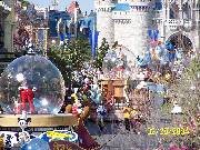 parade_globes * 2304 x 1728 * (1.38MB)